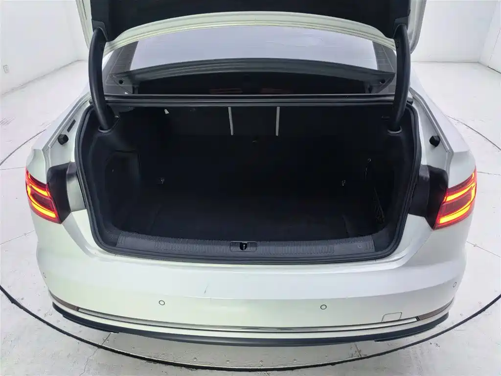 Audi Audi A4L 2019 40 TFSI Advanced Model VI 2019 - thumbnail 6