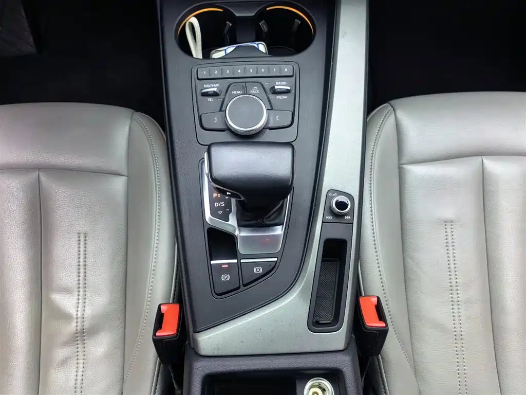 Audi Audi A4L 2019 40 TFSI Advanced Model VI 2019 - thumbnail 14
