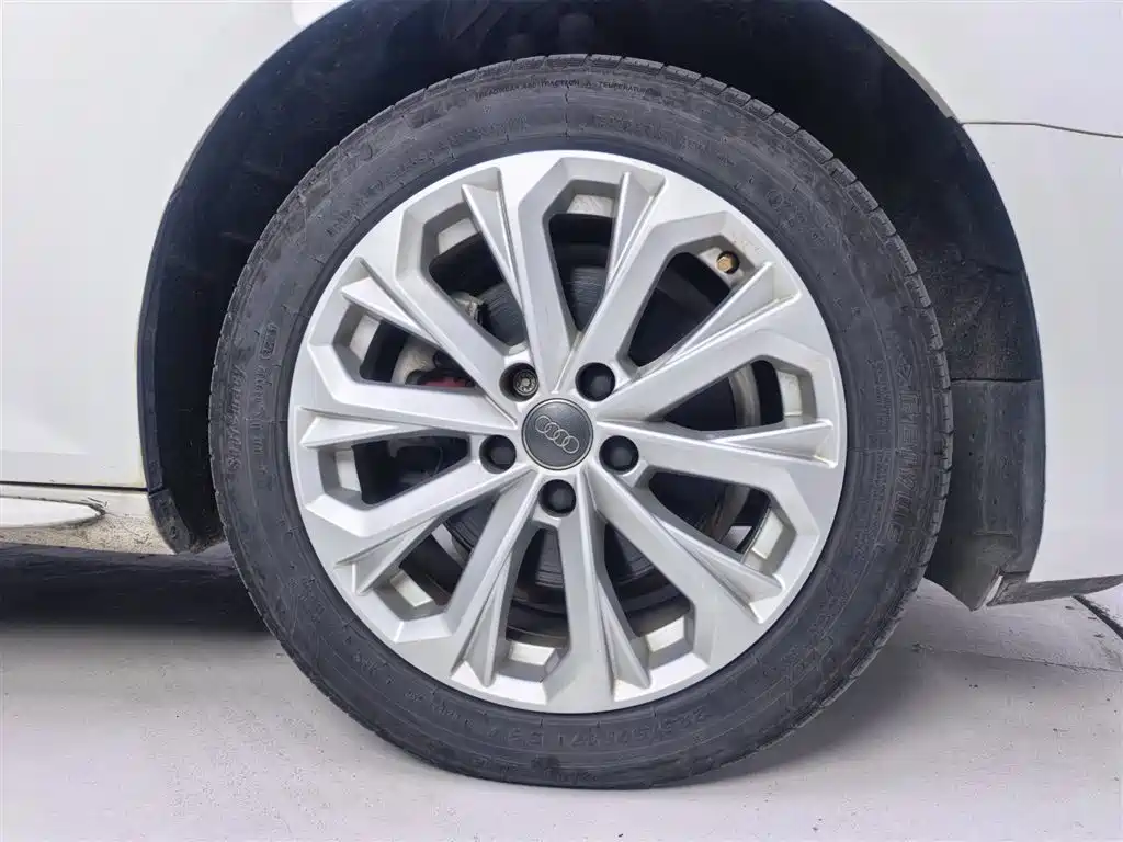 Audi Audi A4L 2019 40 TFSI Advanced Model VI 2019 - thumbnail 18