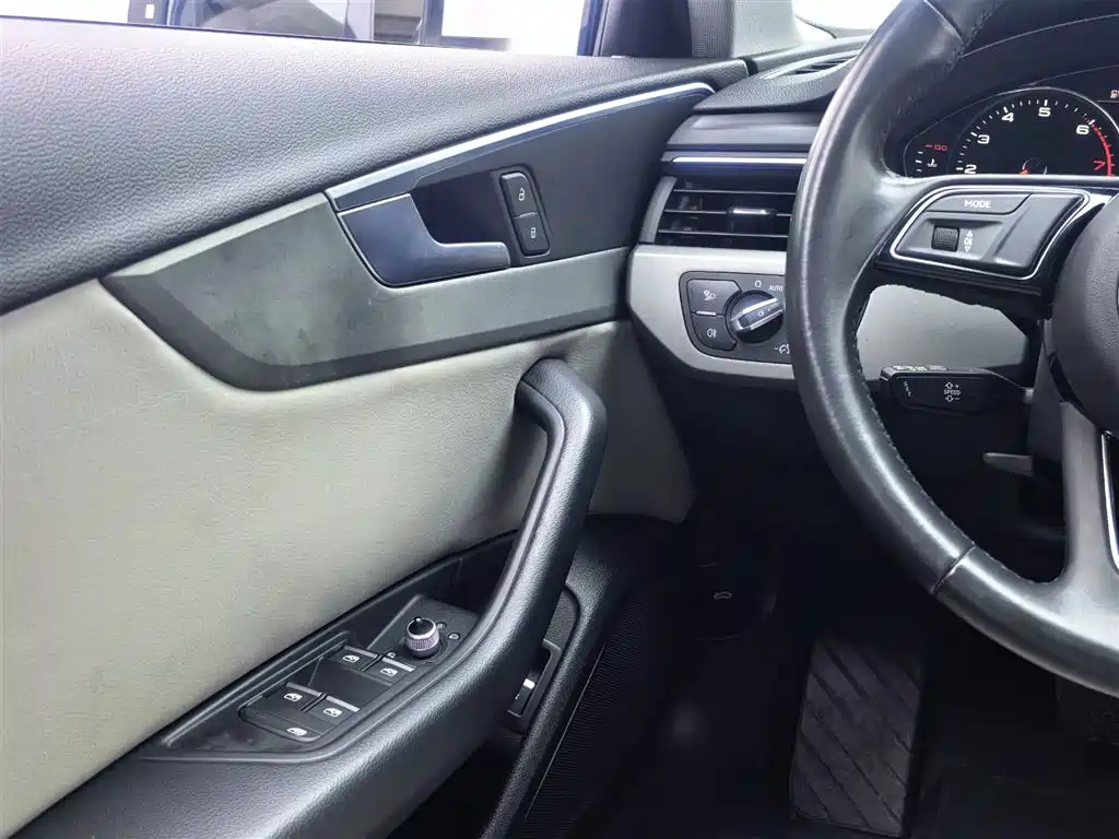 Audi Audi A4L 2019 40 TFSI Advanced Model VI 2019 - thumbnail 24