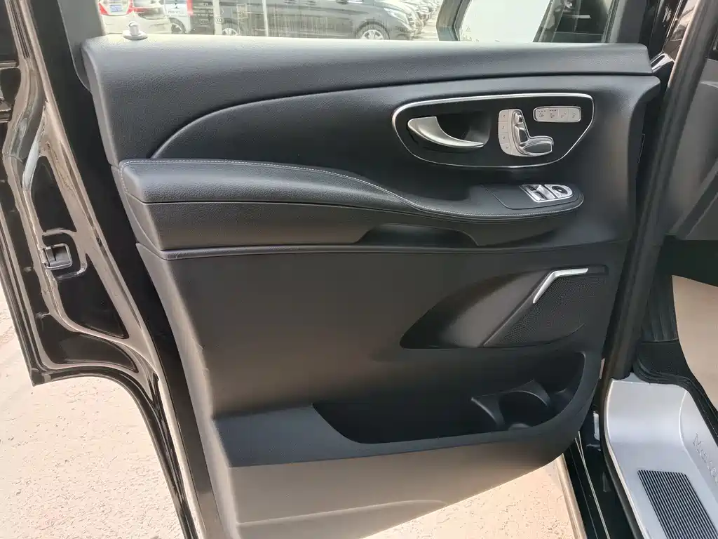 Mercedes-Benz Mercedes-Benz V-Class 2018 V 260 L Exclusive Long Wheelbase Edition Euro V 2019 - thumbnail 7