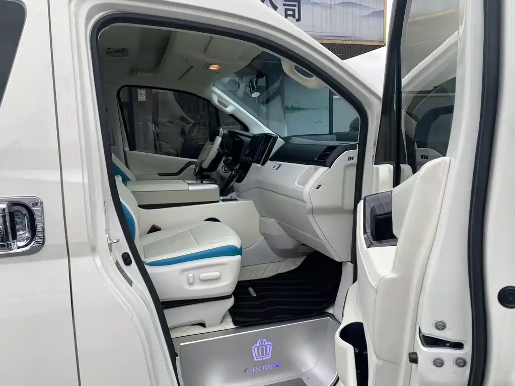 Toyota Toyota Hiace 2021 3.5L Automatic 2022 - thumbnail 5