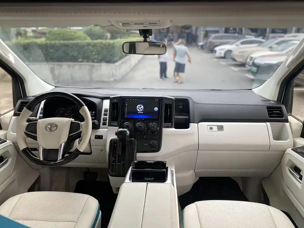 Toyota Toyota Hiace 2021 3.5L Automatic 2022 - thumbnail 6