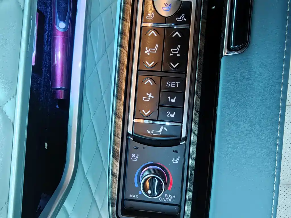 Toyota Toyota Hiace 2021 3.5L Automatic 2022 - thumbnail 12