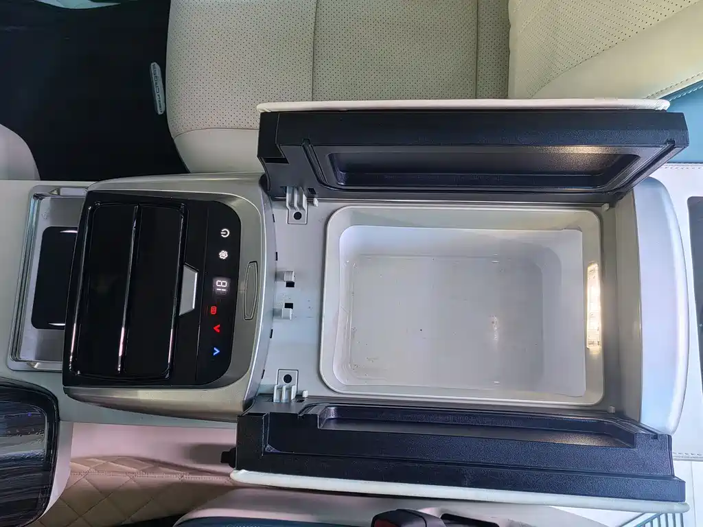 Toyota Toyota Hiace 2021 3.5L Automatic 2022 - thumbnail 13