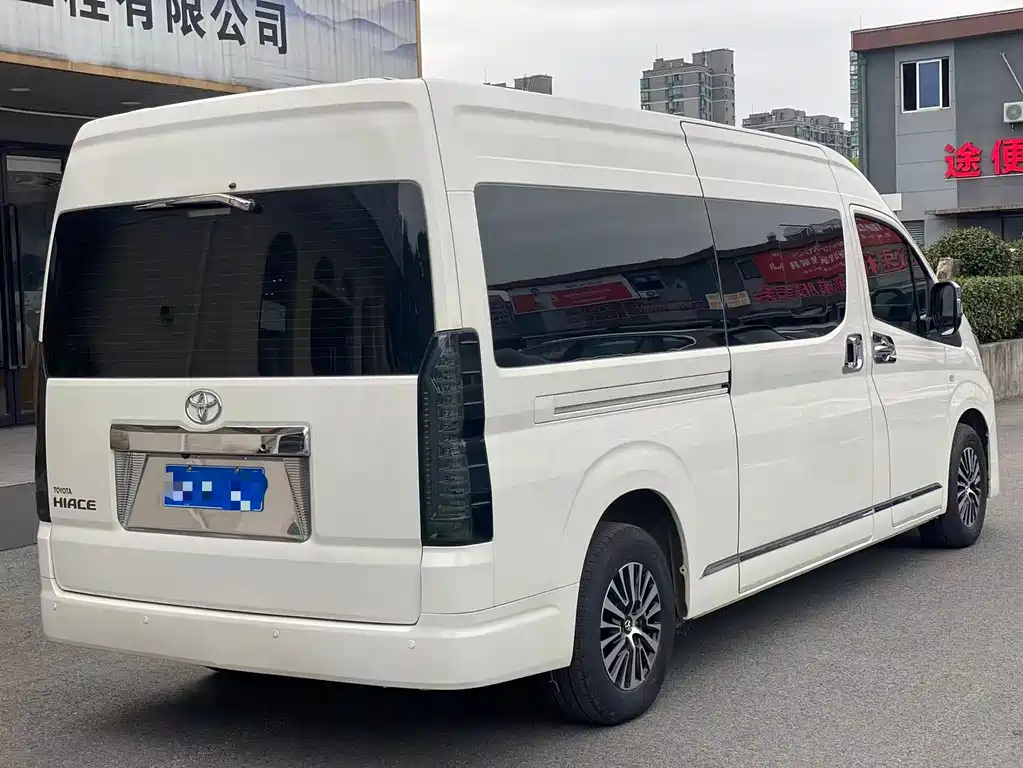 Toyota Toyota Hiace 2021 3.5L Automatic 2022 - thumbnail 17