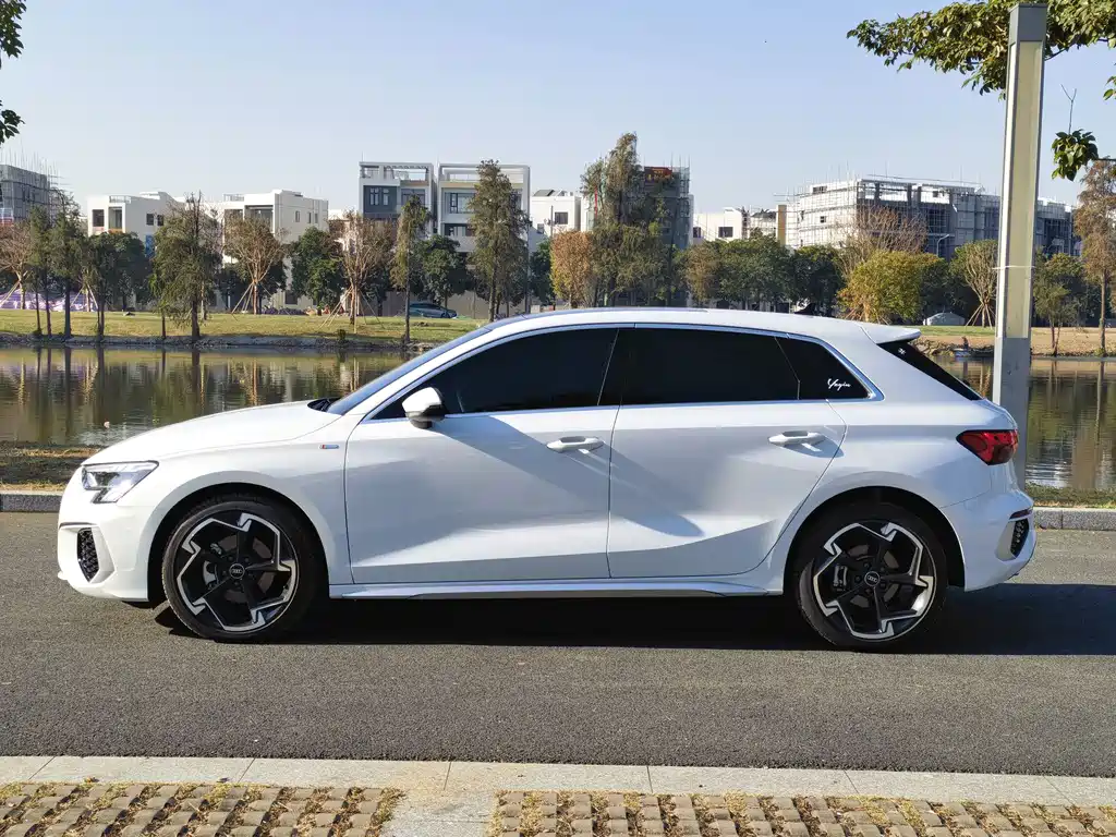 Audi Audi A3 2024 Sportback 35 TFSI Luxury Sport Model 2024 - thumbnail 2