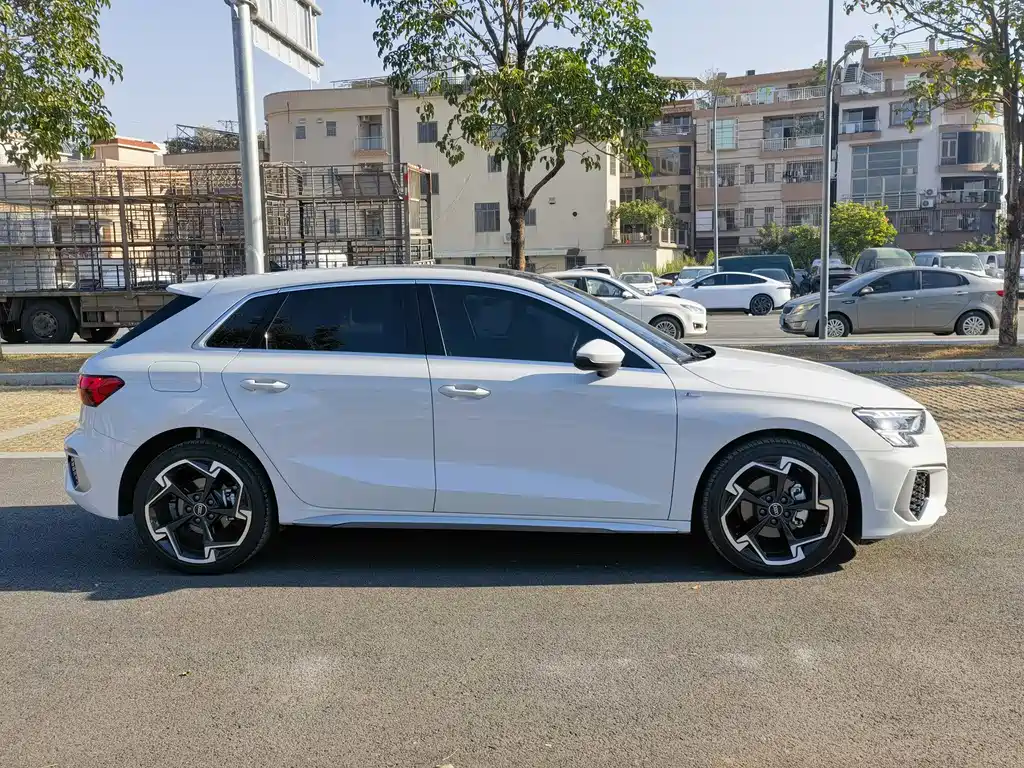Audi Audi A3 2024 Sportback 35 TFSI Luxury Sport Model 2024 - thumbnail 6