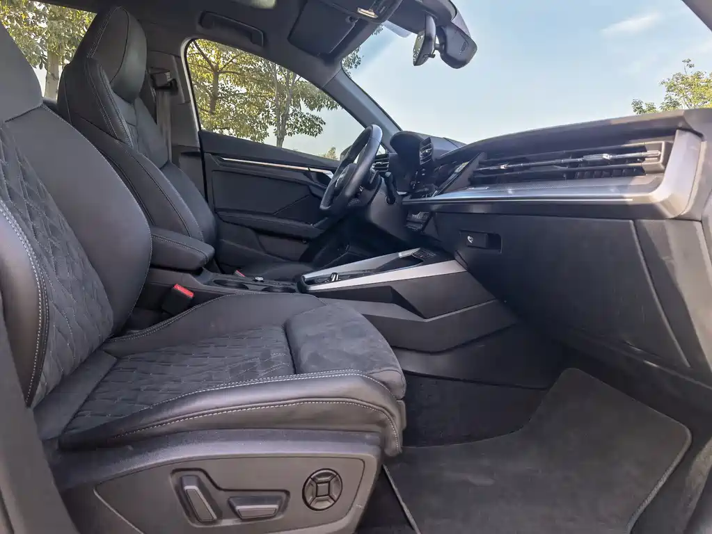 Audi Audi A3 2024 Sportback 35 TFSI Luxury Sport Model 2024 - thumbnail 9