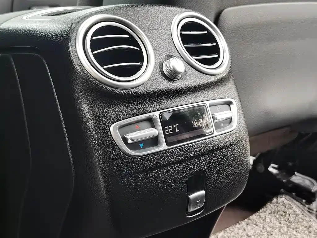 Mercedes-Benz Mercedes-Benz GLC 2022 Facelift GLC 300 L 4MATIC Luxury 2022 - thumbnail 12