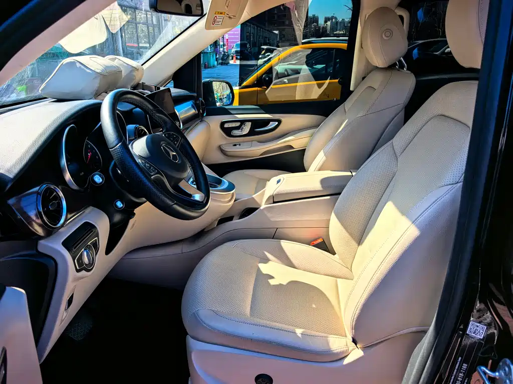 Mercedes-Benz Mercedes-Benz V-Class 2020 V 260 L Edition 2020 - thumbnail 2