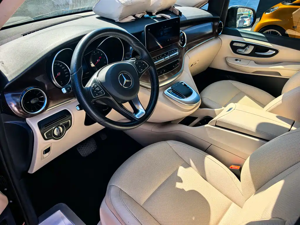 Mercedes-Benz Mercedes-Benz V-Class 2020 V 260 L Edition 2020 - thumbnail 4
