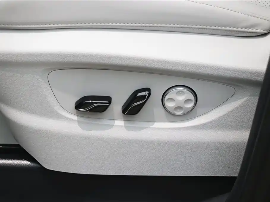 Lantu Automobile Lantu Dreamer 2025 PHEV AWD Premium Kunpeng Edition 2025 - thumbnail 13