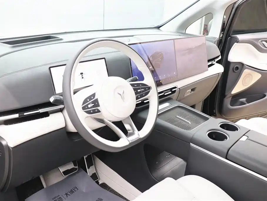 Lantu Automobile Lantu Dreamer 2025 PHEV AWD Premium Kunpeng Edition 2025 - thumbnail 14