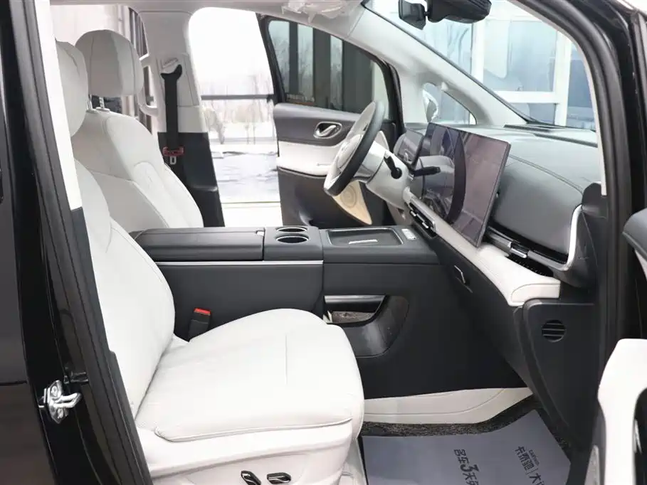 Lantu Automobile Lantu Dreamer 2025 PHEV AWD Premium Kunpeng Edition 2025 - thumbnail 26