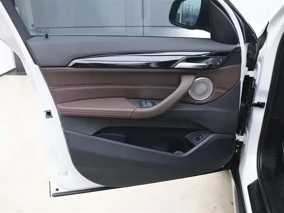 BMW BMW X1 2022 sDrive25Li Leading Edition 2023 - thumbnail 10