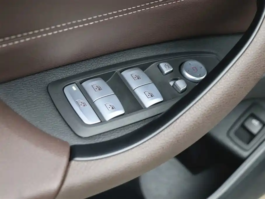BMW BMW X1 2022 sDrive25Li Leading Edition 2023 - thumbnail 11