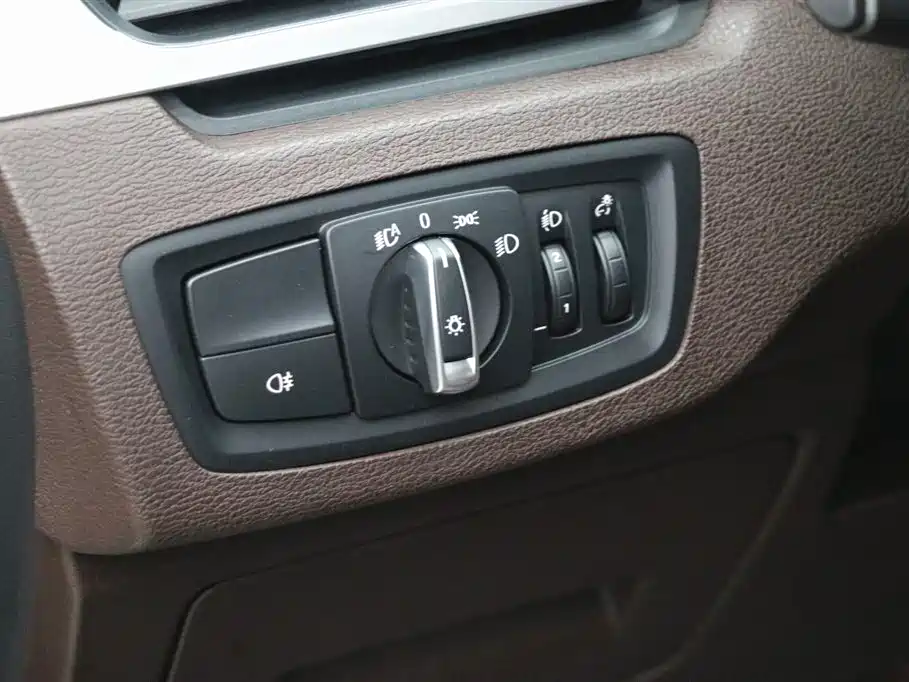 BMW BMW X1 2022 sDrive25Li Leading Edition 2023 - thumbnail 12