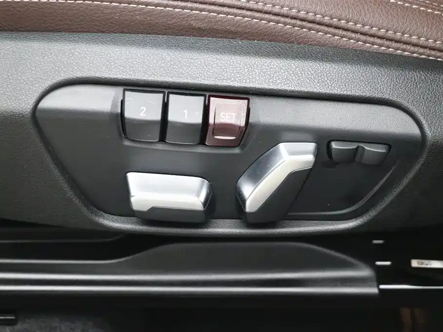 BMW BMW X1 2022 sDrive25Li Leading Edition 2023 - thumbnail 13