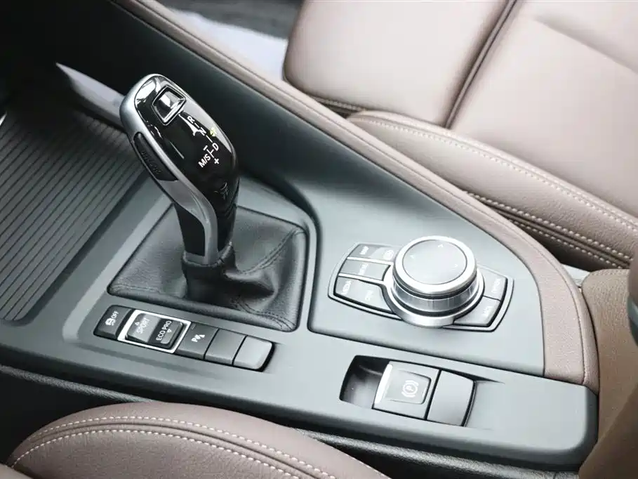 BMW BMW X1 2022 sDrive25Li Leading Edition 2023 - thumbnail 15