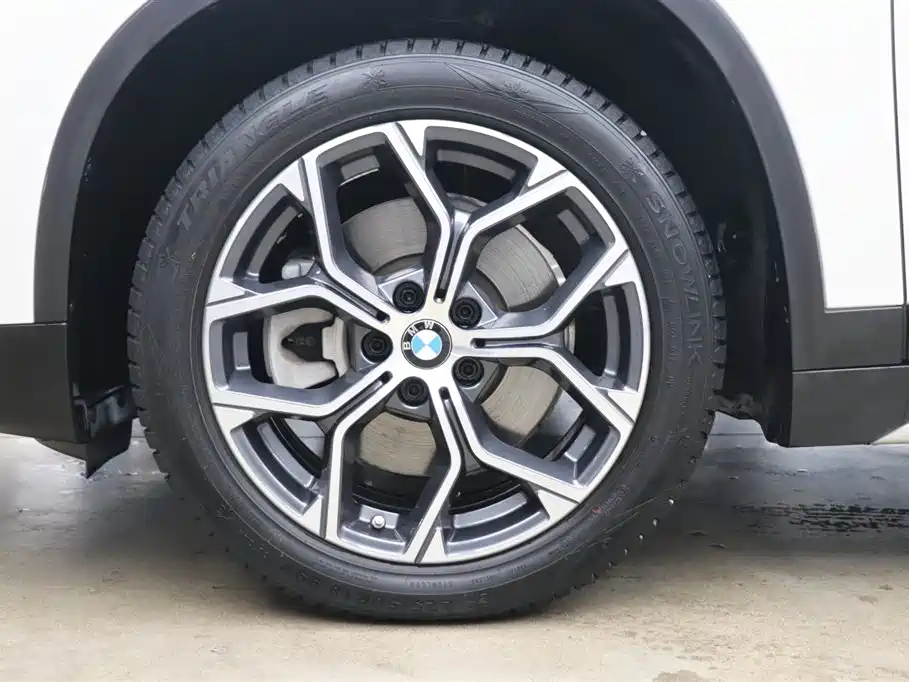 BMW BMW X1 2022 sDrive25Li Leading Edition 2023 - thumbnail 27