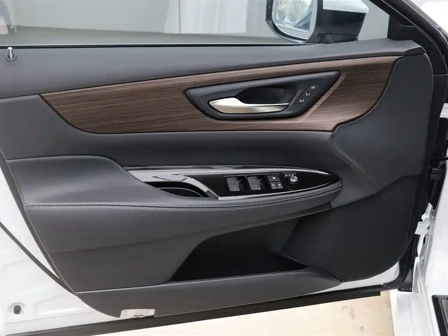 Toyota Crown (Imported) 2024 Model 2.5L Supreme Edition 2025 - thumbnail 10