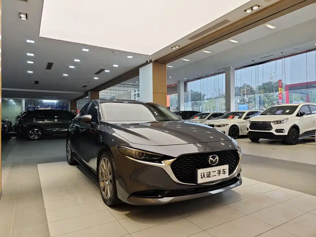 Mazda Mazda 3 Axela 2021 2.0L Automatic Elegant Version 2022 - thumbnail 4