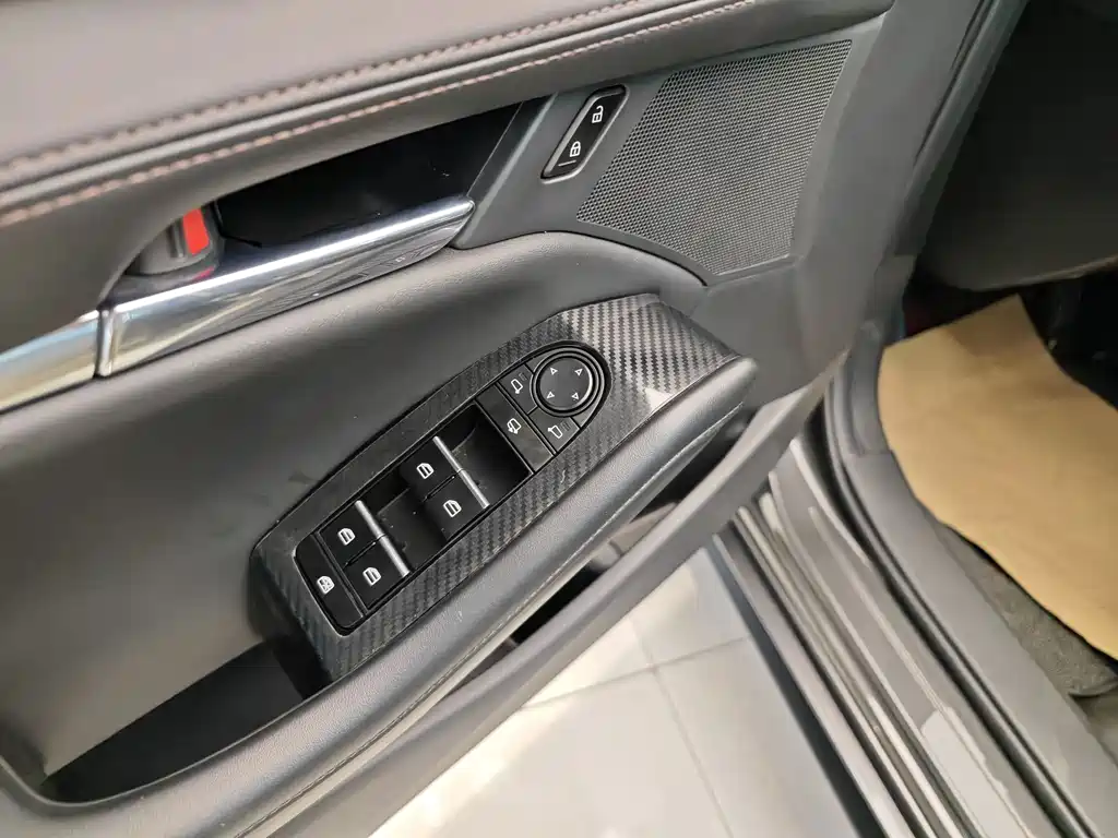 Mazda Mazda 3 Axela 2021 2.0L Automatic Elegant Version 2022 - thumbnail 9