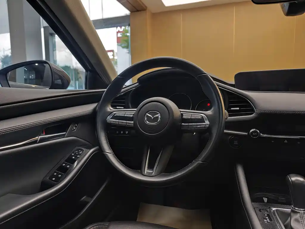 Mazda Mazda 3 Axela 2021 2.0L Automatic Elegant Version 2022 - thumbnail 14