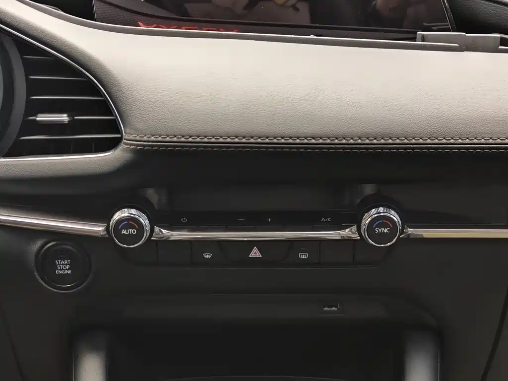 Mazda Mazda 3 Axela 2021 2.0L Automatic Elegant Version 2022 - thumbnail 16