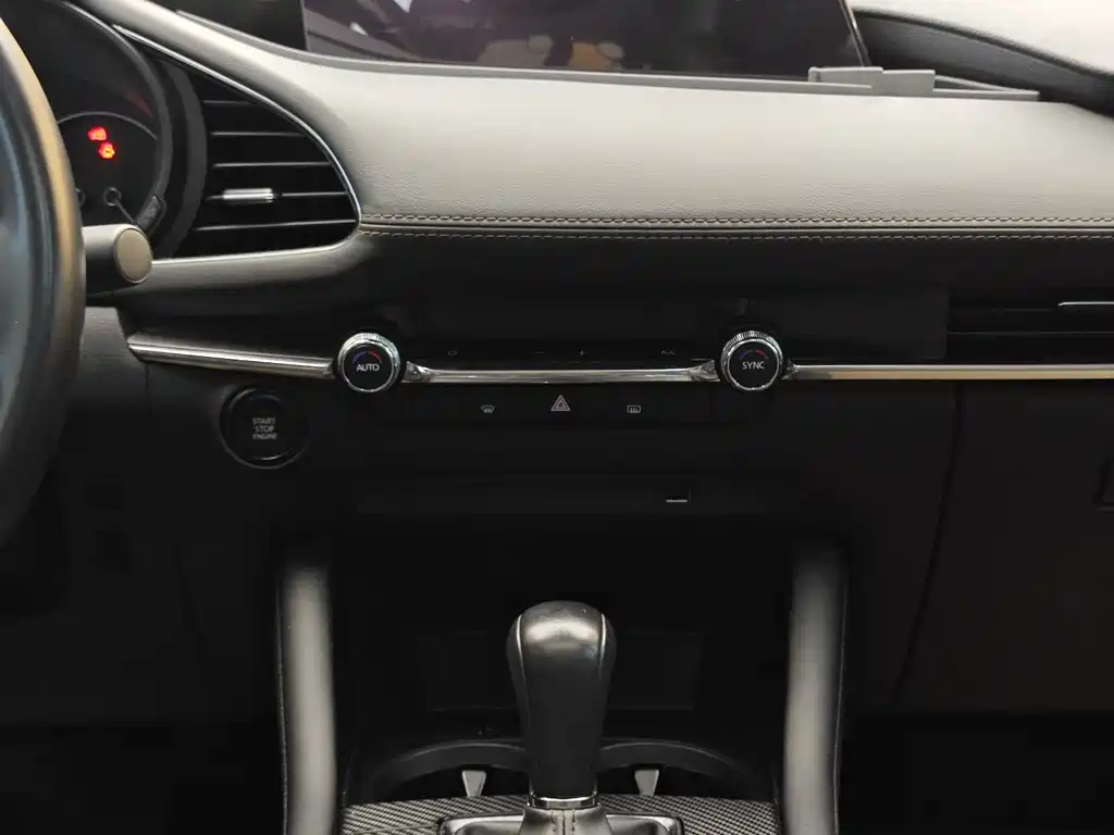Mazda Mazda 3 Axela 2021 2.0L Automatic Elegant Version 2022 - thumbnail 19