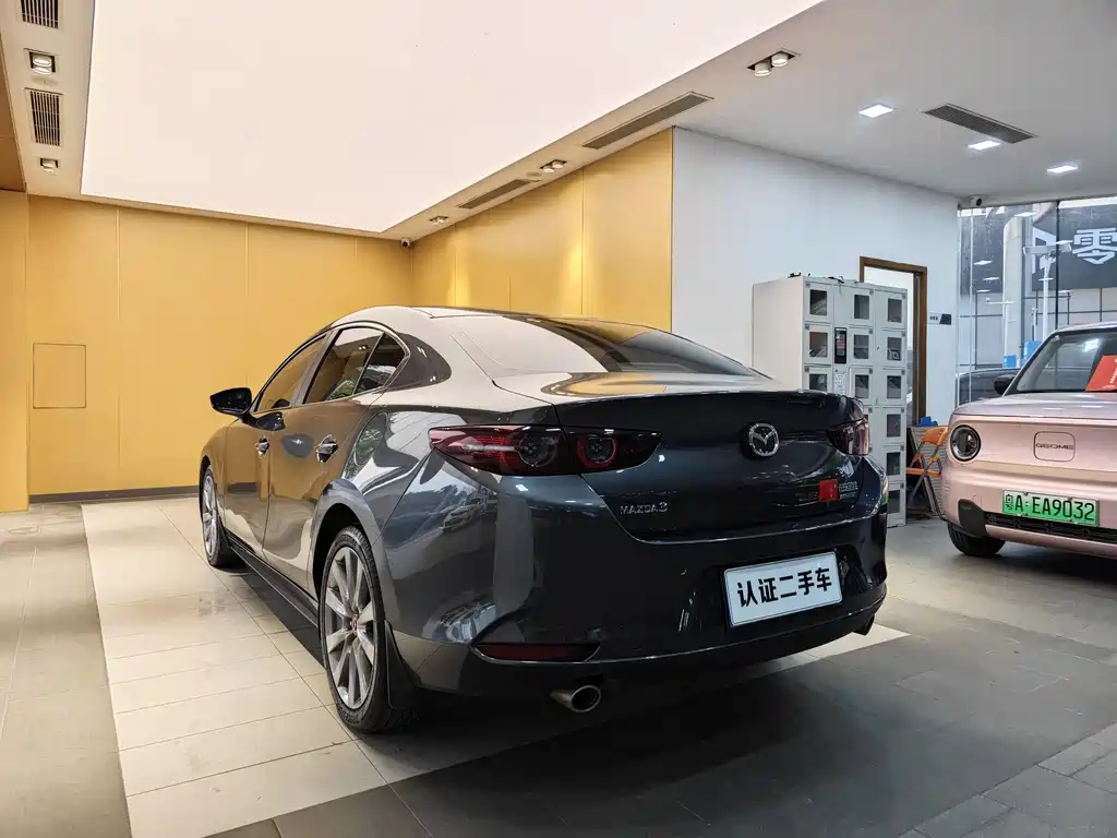 Mazda Mazda 3 Axela 2021 2.0L Automatic Elegant Version 2022 - thumbnail 25