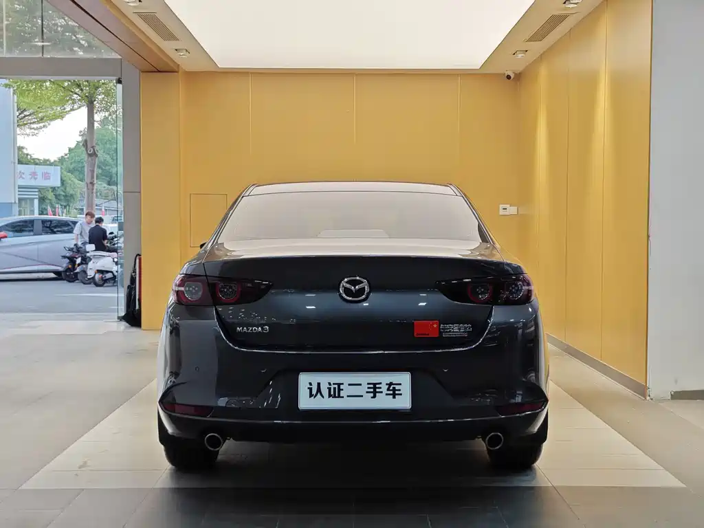 Mazda Mazda 3 Axela 2021 2.0L Automatic Elegant Version 2022 - thumbnail 28
