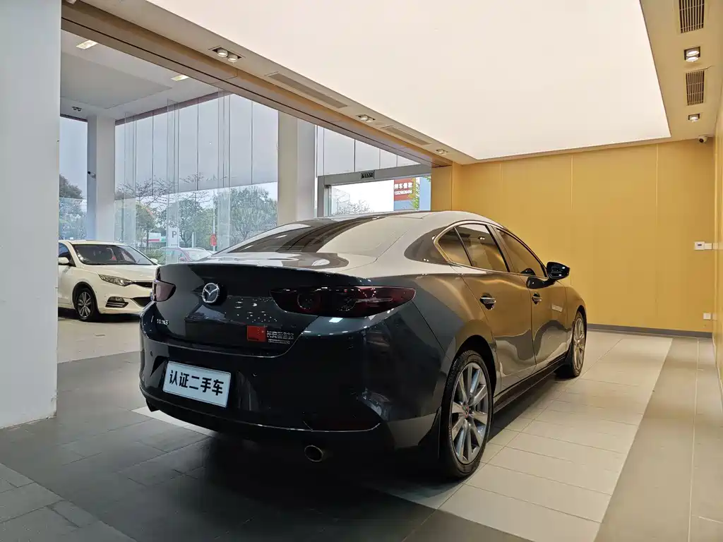 Mazda Mazda 3 Axela 2021 2.0L Automatic Elegant Version 2022 - thumbnail 29