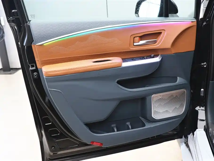 Lorinser High Roof Granvia Lornece Traveler 2026 Model 2.5L High Roof Traveler 2026 - thumbnail 10