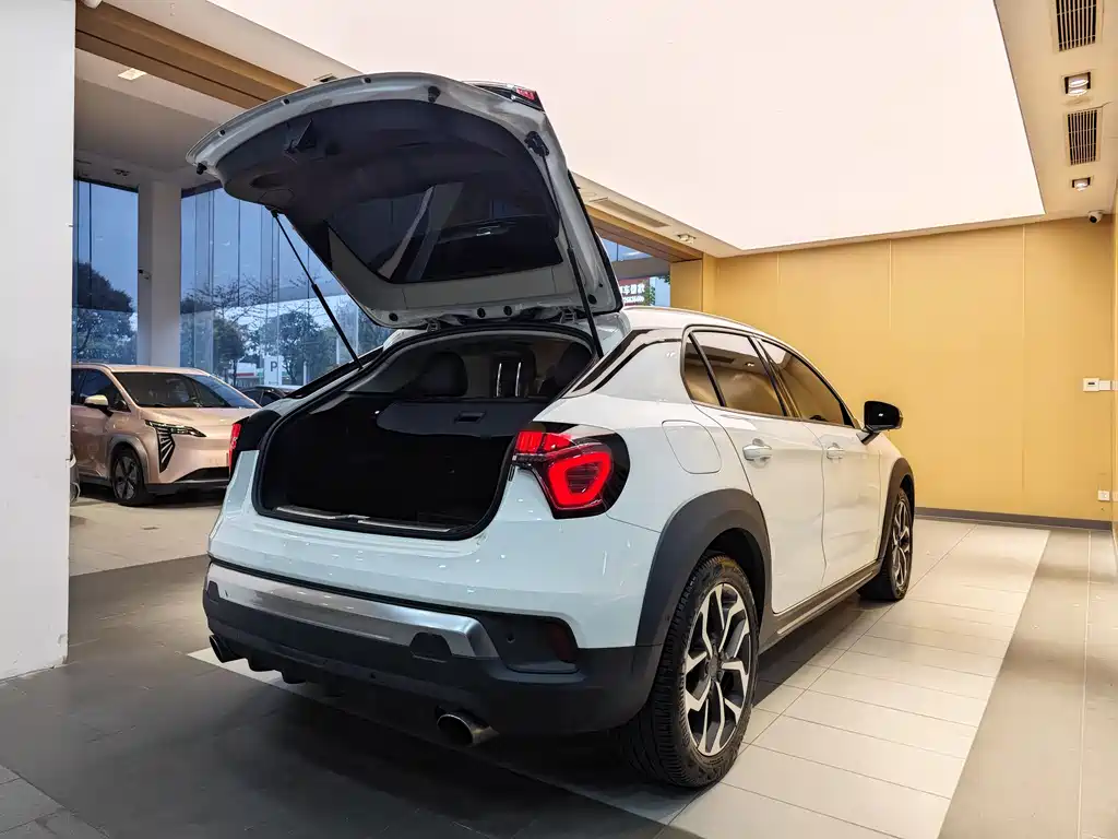 Lynk & Co Lynk & Co 02 2019 High Energy 2.0T Automatic AWD Pro Edition VI 2019 - thumbnail 29