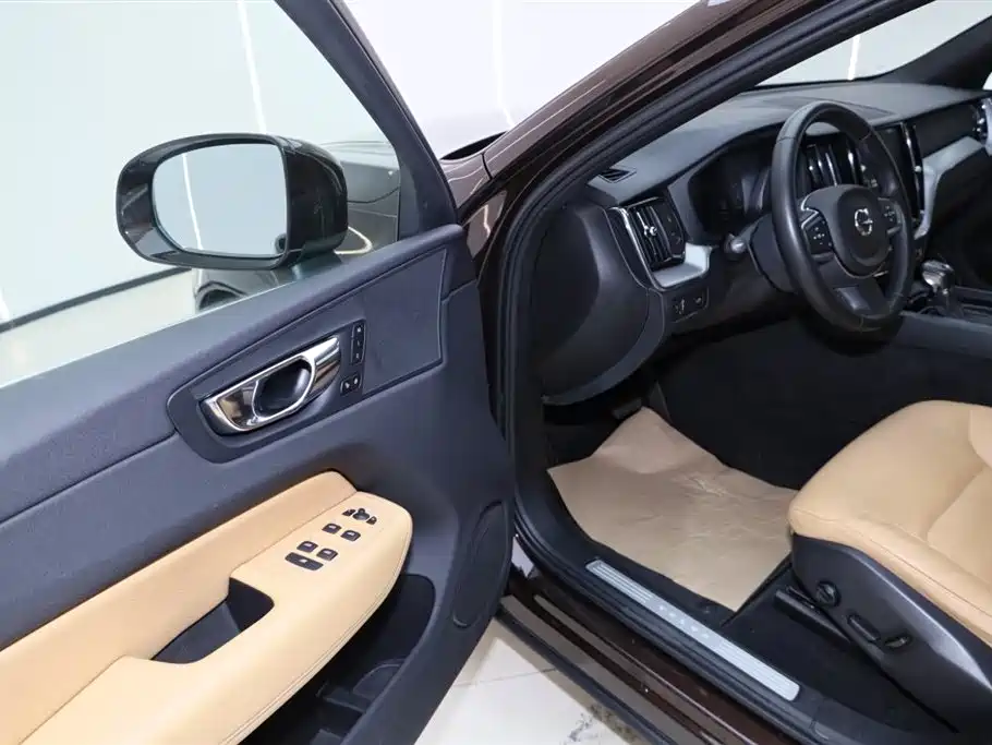 Volvo Volvo XC60 2018 T5 AWD Momentum 2018 - thumbnail 23