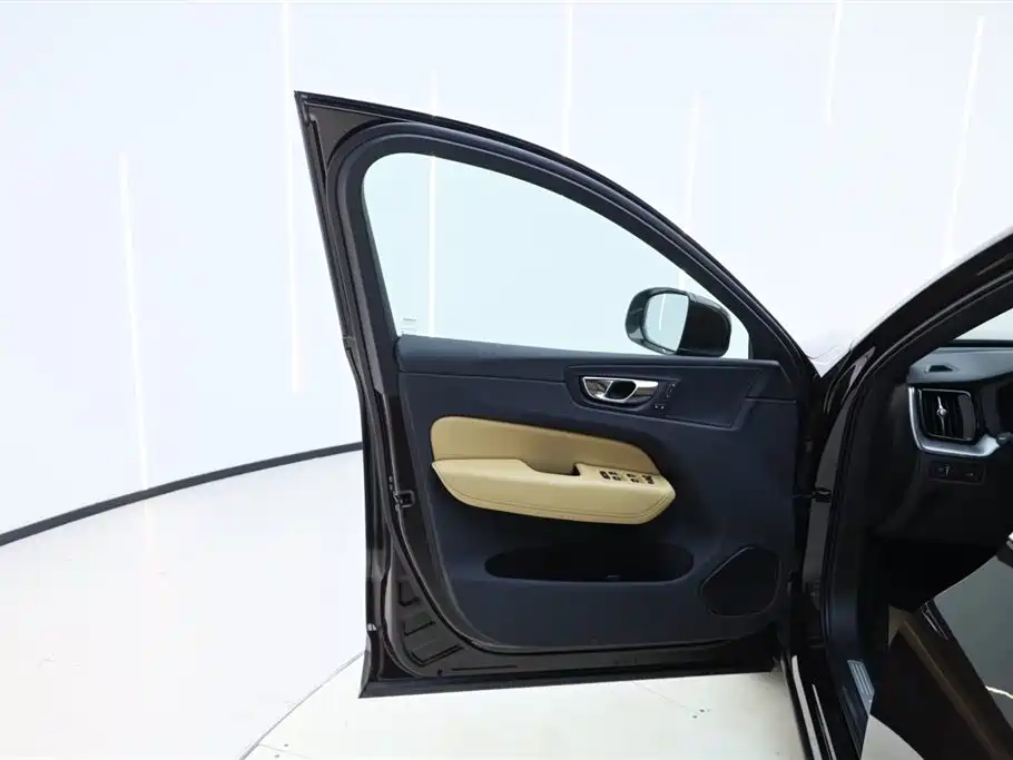 Volvo Volvo XC60 2018 T5 AWD Momentum 2018 - thumbnail 24