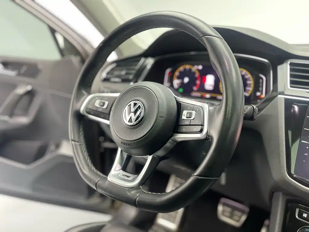 Volkswagen Tiguan L 2020 330TSI Automatic 2WD R-Line Flagship Edition China VI 2020 - thumbnail 10