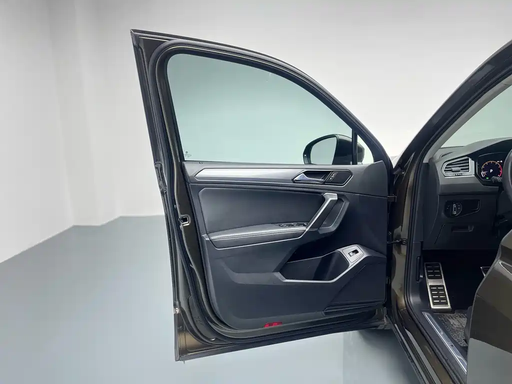 Volkswagen Tiguan L 2020 330TSI Automatic 2WD R-Line Flagship Edition China VI 2020 - thumbnail 14