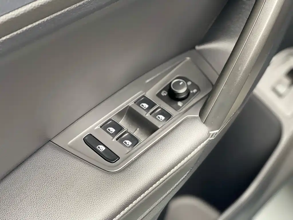 Volkswagen Tiguan L 2020 330TSI Automatic 2WD R-Line Flagship Edition China VI 2020 - thumbnail 15