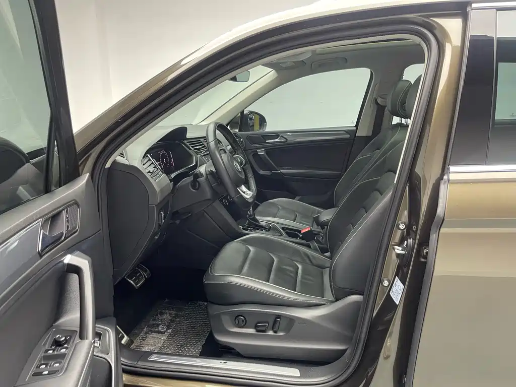 Volkswagen Tiguan L 2020 330TSI Automatic 2WD R-Line Flagship Edition China VI 2020 - thumbnail 17
