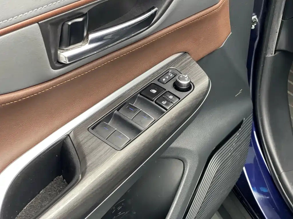 Toyota Toyota Harrier 2022 Hybrid 2.5L CVT 2WD Luxury Edition 2023 - thumbnail 17