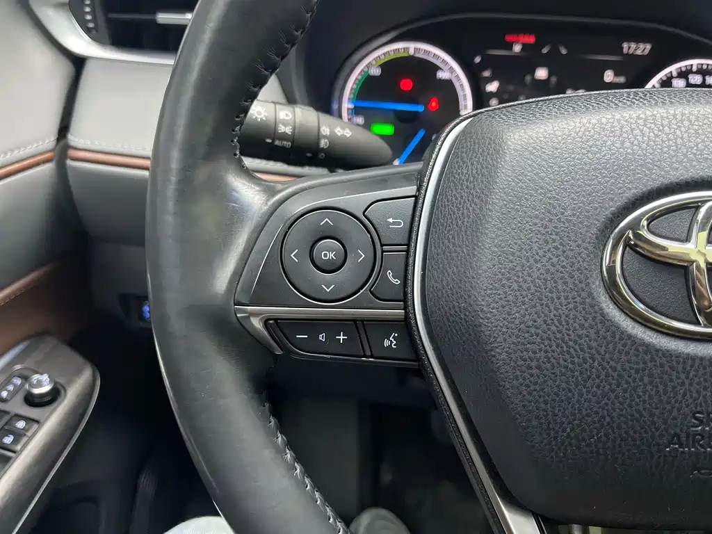 Toyota Toyota Harrier 2022 Hybrid 2.5L CVT 2WD Luxury Edition 2023 - thumbnail 30
