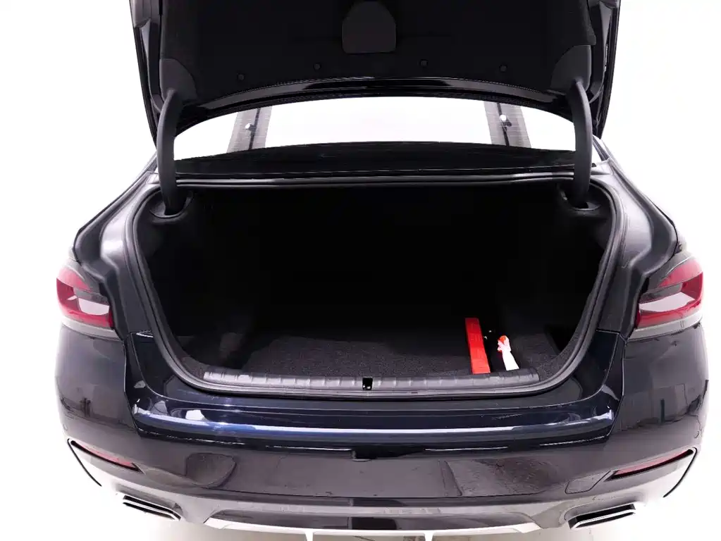 BMW BMW 5 Series 2022 530Li Leading Model M Sport Package 2022 - thumbnail 26
