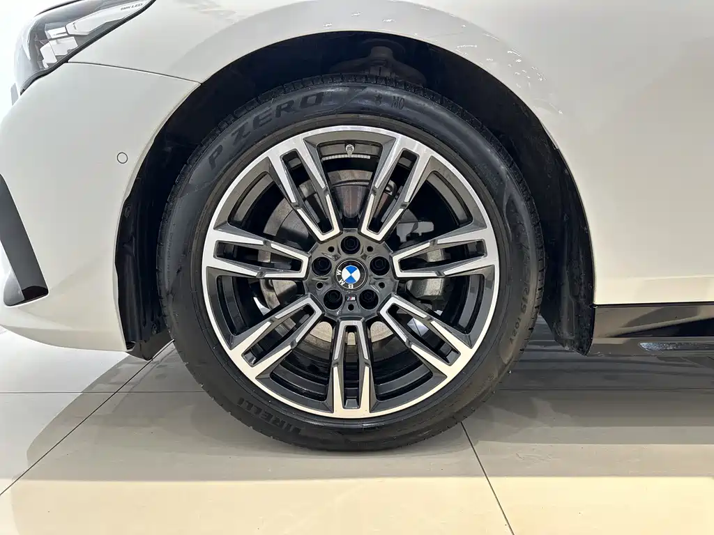 BMW BMW 5 Series Import 2024 Model 525i M Sport Package 2024 - thumbnail 16