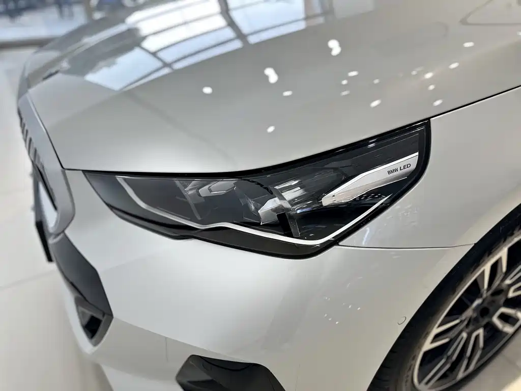 BMW BMW 5 Series Import 2024 Model 525i M Sport Package 2024 - thumbnail 18