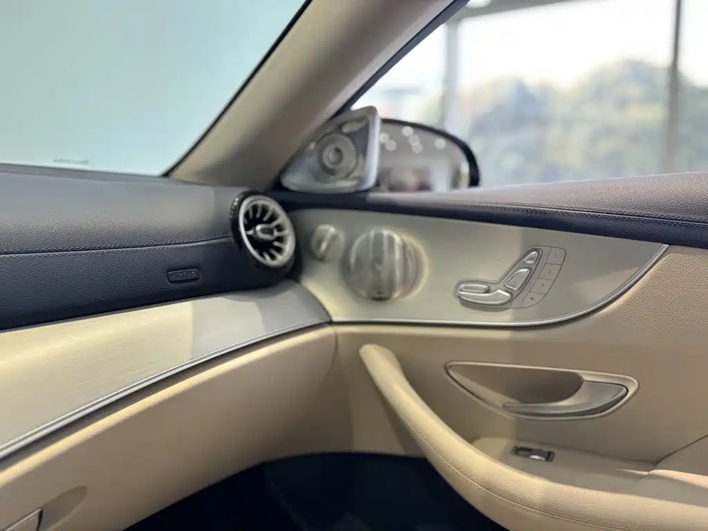 Mercedes-Benz Mercedes-Benz E-Class Coupe E 260 2023 Model 2023 - thumbnail 9