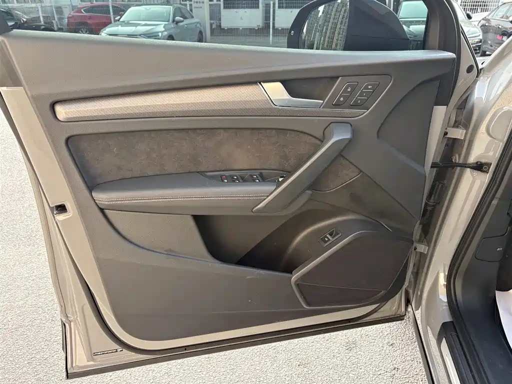 Audi Audi Q5L Sportback 2022 Facelift 40 TFSI Luxury Edition 2023 - thumbnail 13
