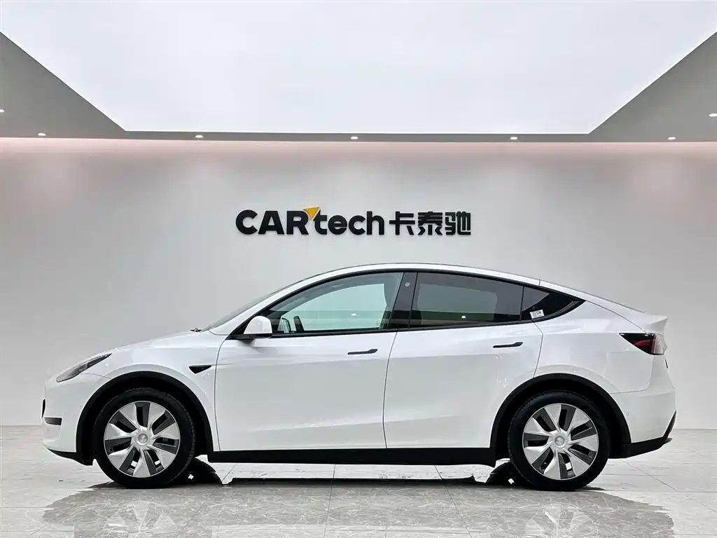 Tesla Model Y 2022 Rear-Wheel Drive 2023 - thumbnail 2